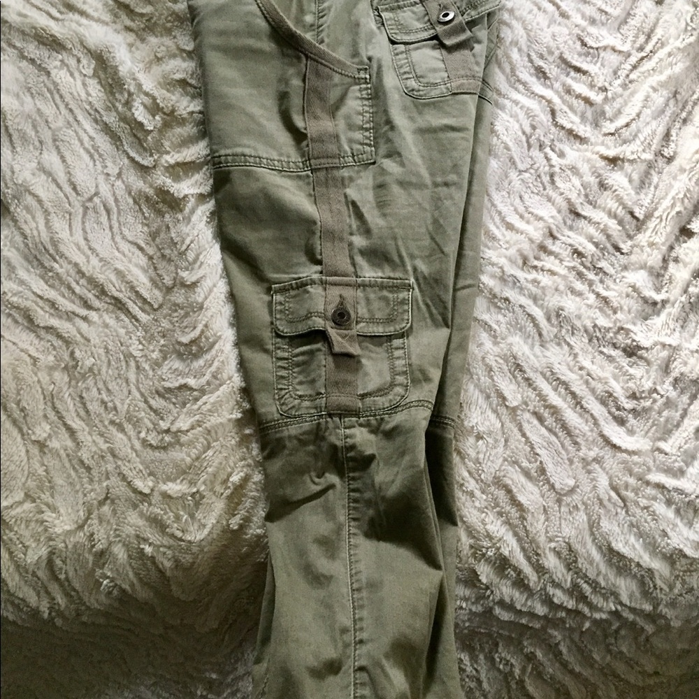 Guess Cropped Cargo Pants
